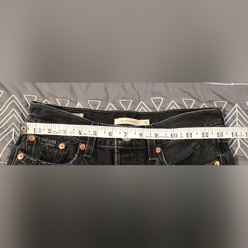SOLD!!!! Levis Black Wedgie Straight Leg Distressed Raw Hem Jeans Size 26 - Picture 8 of 10